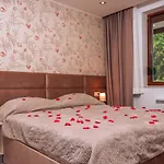 луксозен в комплекс маунтин лейк: смолянски езера Apartment Smolyan
