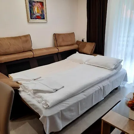 луксозен в комплекс маунтин лейк: смолянски езера Apartment